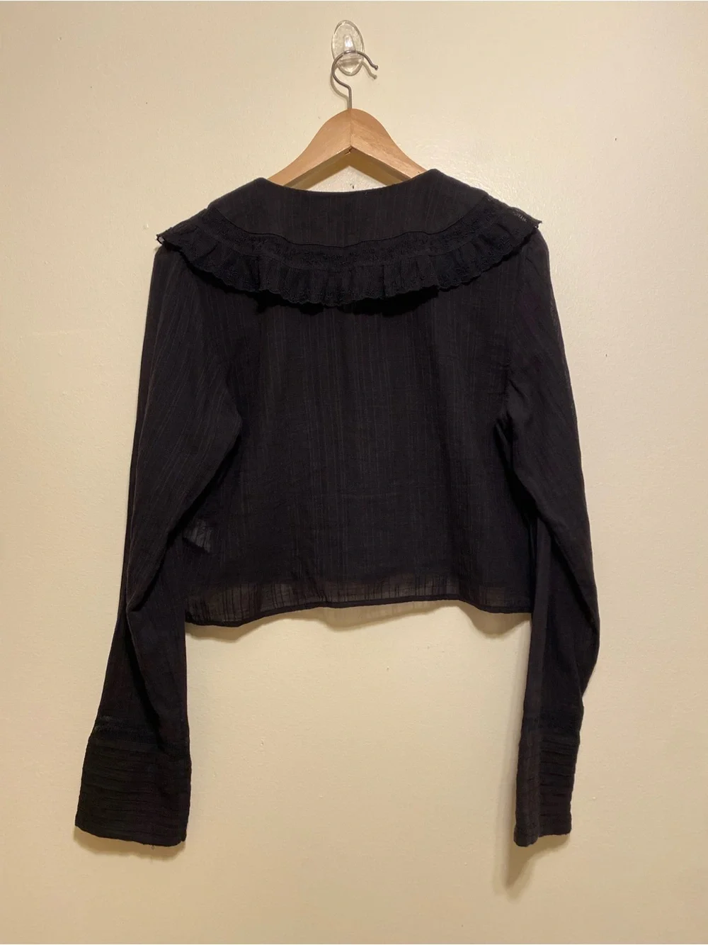 Zara Black Embroidered Cropped Button-Up Top. Size S. Style 0881/108/800
